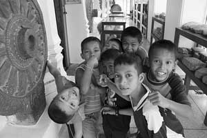 niños en Nakhon Pathom